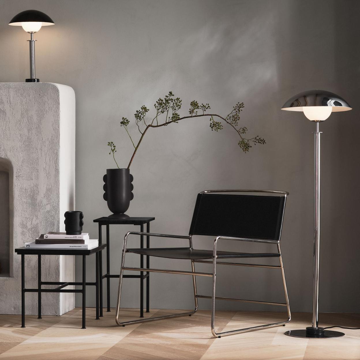 Este imponente sillón lounge en metal y cuero cuesta 249 euros en H&M Home. Pincha en la foto para ver dónde comprar otras sillas de diseño icónicas a precio de chollo.