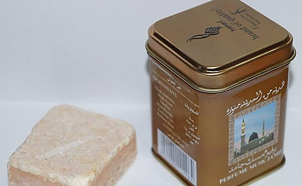 Musk de Hemani viene en una bonita lata metálica