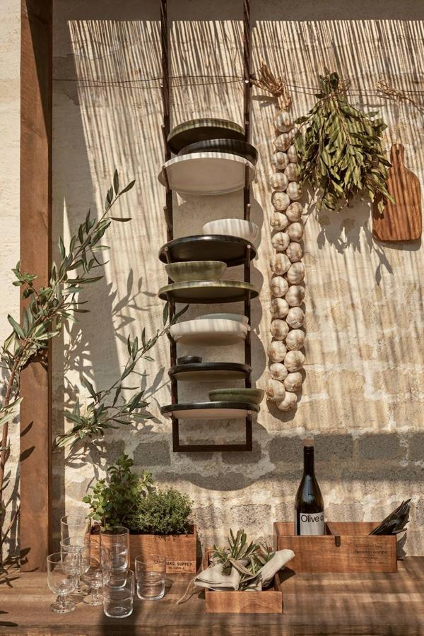 ¿Eres fan de las cajas como método de almacenaje? Entonces tienes que ver esta de madera de mango en color beige. En cuanto a su precio, es de 19,99 €.