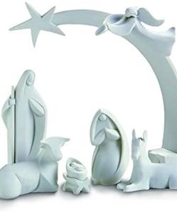 Imagen secundaria 2 - Las tres figuras tradiconales del misterio cuestan 249 euros en El Corte Inglés; el original Belén de ocho piezas, 99 euros en Leroy Merlín; y el pesebre minimalista es de amazon y cuesta 74.99 euros.