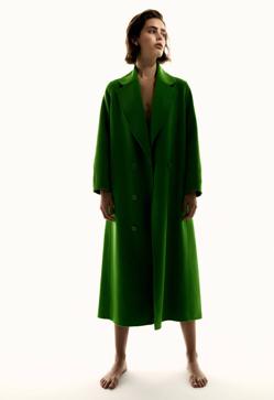 Imagen secundaria 2 - Abrigos de colores super bonitos y juveniles que le dan el toque extra de elegancia a tus looks de invierno