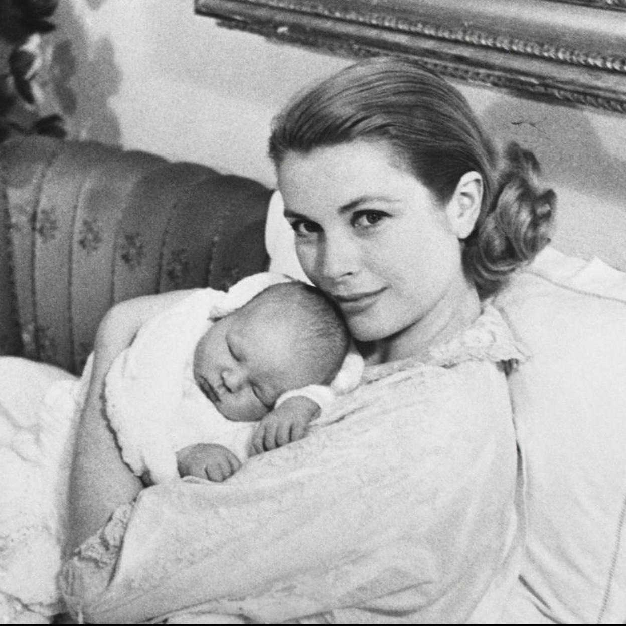 Si quieres ver la relación de Grace Kelly con sus hijos pincha en la foto