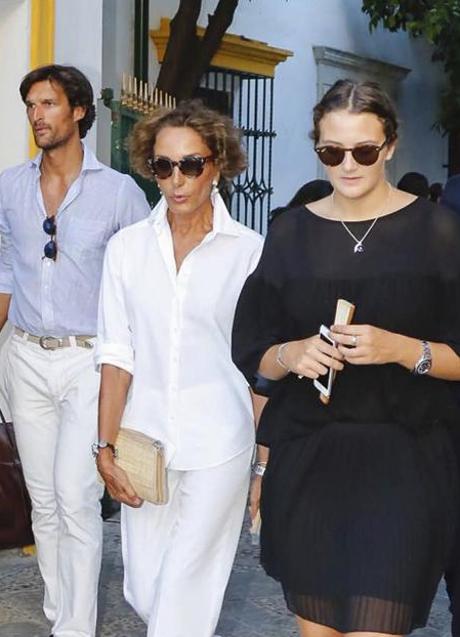 Imagen - Victoria de Medinaceli con Naty Abascal y uno de sus hijos.