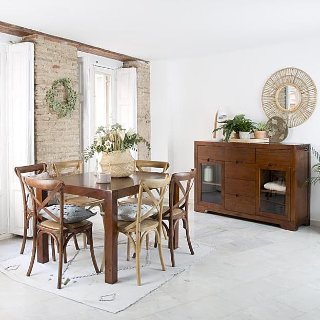 Esta mesa de madera extensible de Banak está rebajada a 499 euros.