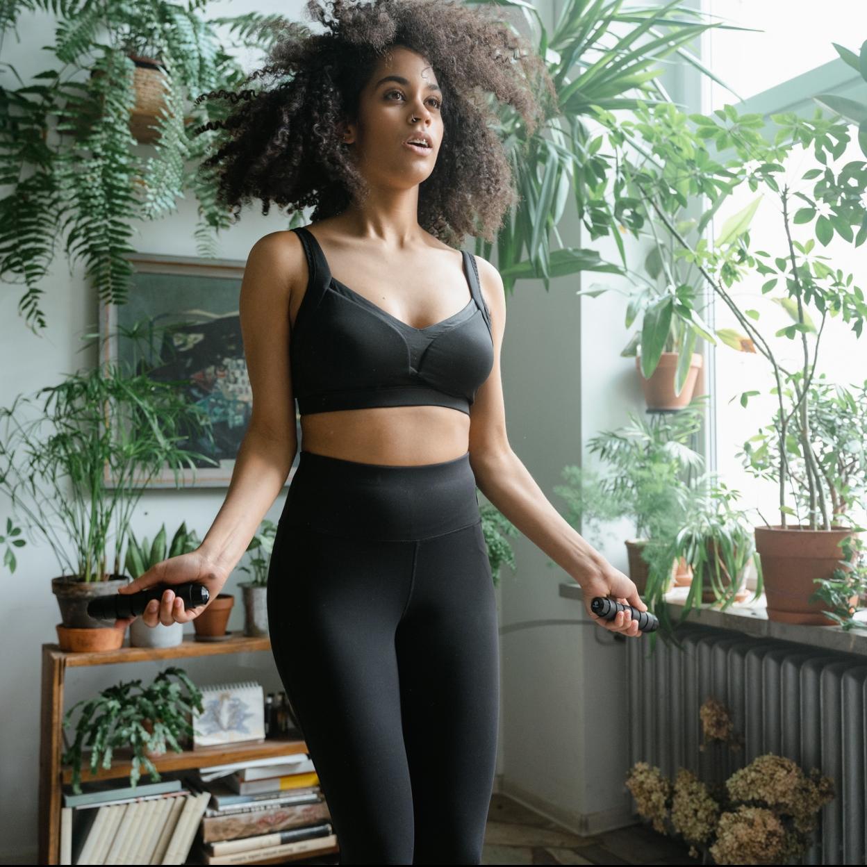 Pincha en la imagen para conocer los 8 ejercicios de stretching para adelgazar que son tan fáciles que puedes hacer sola en casa. 