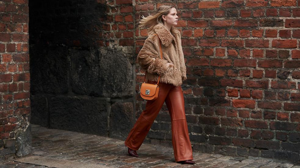 Culotte, de vestir o jogger: Stradivarius quiere que pongas un pantalón marrón en todos tus looks (y hay tantos diseños que no tendrás excusa)