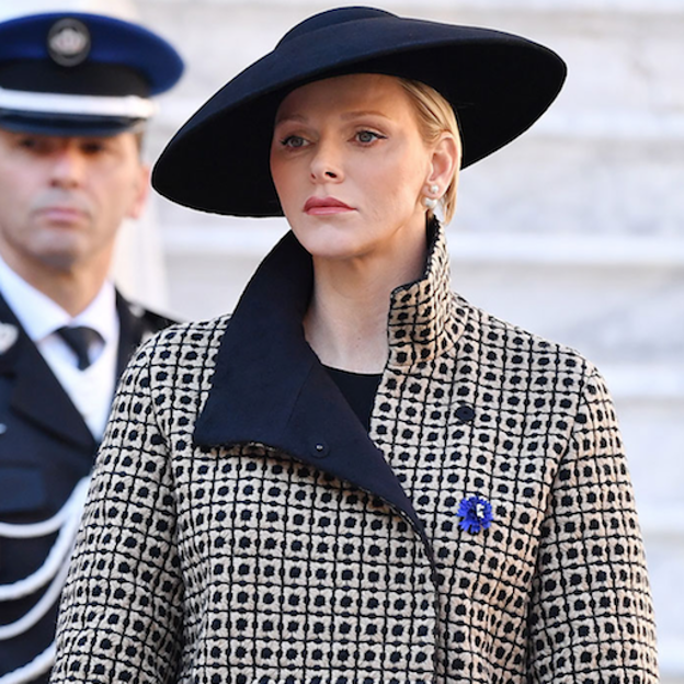 Si quieres ver los looks rejuvencedores de Charlène de Mónaco, pincha en la imagen.