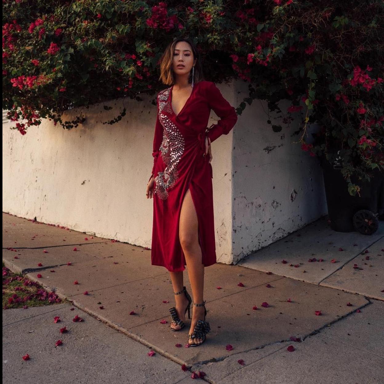 Hay vida más allá de color negro para los eventos navideños. Pincha en la imagen para descubrir otros looks de fiesta con lo que triunfarás en la recta final del año. 