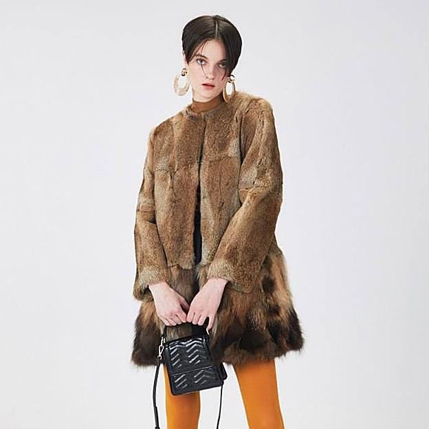 Imagen principal - Los abrigos de pelo más sofisticados y calentitos del invierno para derrochar glamour a diario