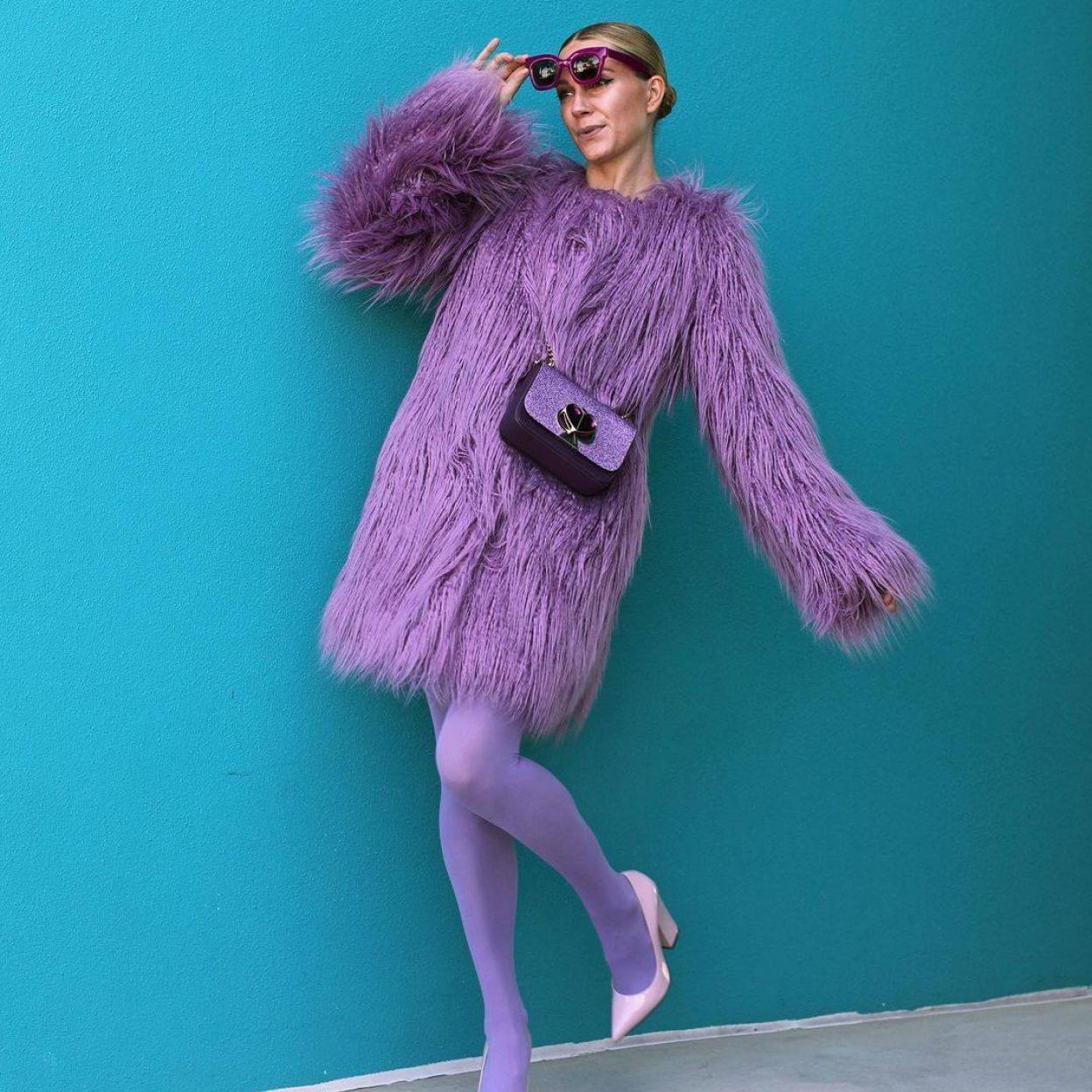 Pincha en la imagen para ver Dale un respiro a tus abrigos con las sobrecamisas largas que son perfectas para combinar con joggers y con faldas