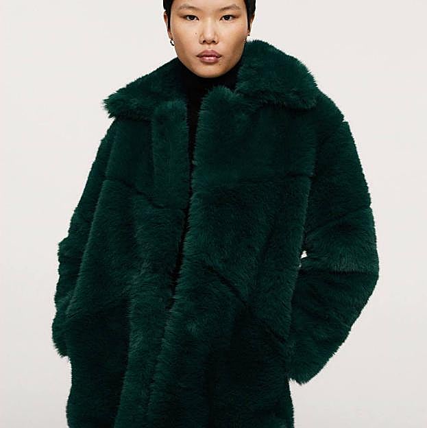 Imagen principal - Los abrigos de pelo más sofisticados y calentitos del invierno para derrochar glamour a diario