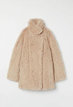 Imagen secundaria 2 - Los abrigos de pelo más sofisticados y calentitos del invierno para derrochar glamour a diario