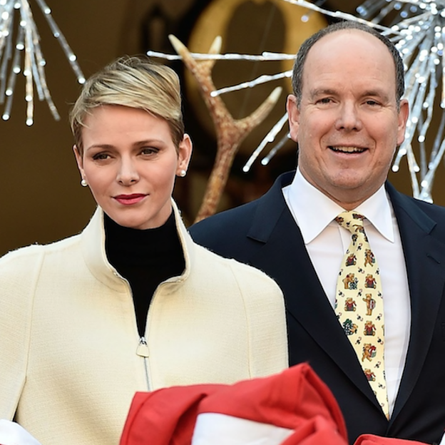 Si quieres ver los looks rejuvenecedores de Charlène de Mónaco, pincha en la imagen.