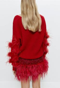 Imagen secundaria 2 - Las plumas y lentejuelas llegan a las novedades de Uterqüe para el look de fiesta con más glamour (y copia de jersey de lujo de Valentino incluida)