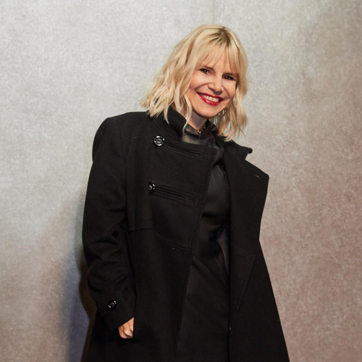 Pincha en la imagen para ver las prendas efecto piel que vas a necesitar para conseguir uno favorecedor y lleno de estilo,