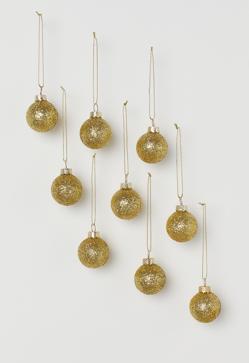 Imagen secundaria 2 - Los packs de adornos para el árbol de Navidad de H&M Home cuestan 9.99 euros.
