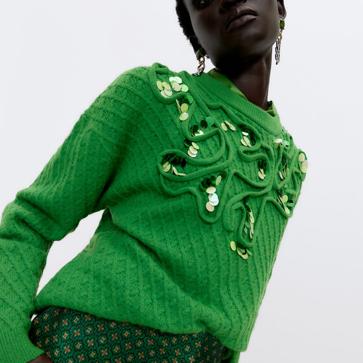 Imagen secundaria 1 - 1. Jersey verde con lentejuelas multicolor de Uterqüe (99 euros). 2. Jersey con  pailettes  de color verde de Uterqüe (99,99 euros). 3 Jersey de rayas con lentejuelas de colores de Uterqüe (99 euros) 