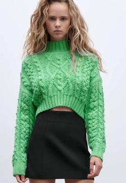 Imagen secundaria 2 - Los jerséis más originales para elevar tus looks con vaqueros o leggings acaban de llegar a las novedades de Zara