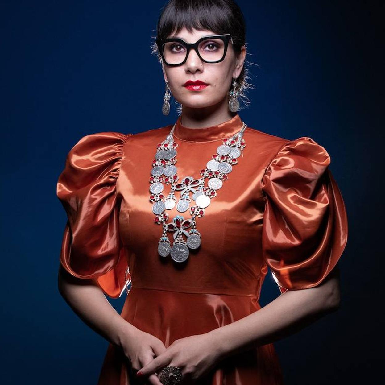 Pincha en la foto para ver todos los looks de los Premios Mujerhoy 2021