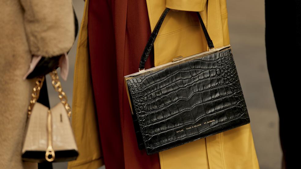 11 bolsos negros por menos de 20 euros que son perfectos para regalar o para combinar con todo