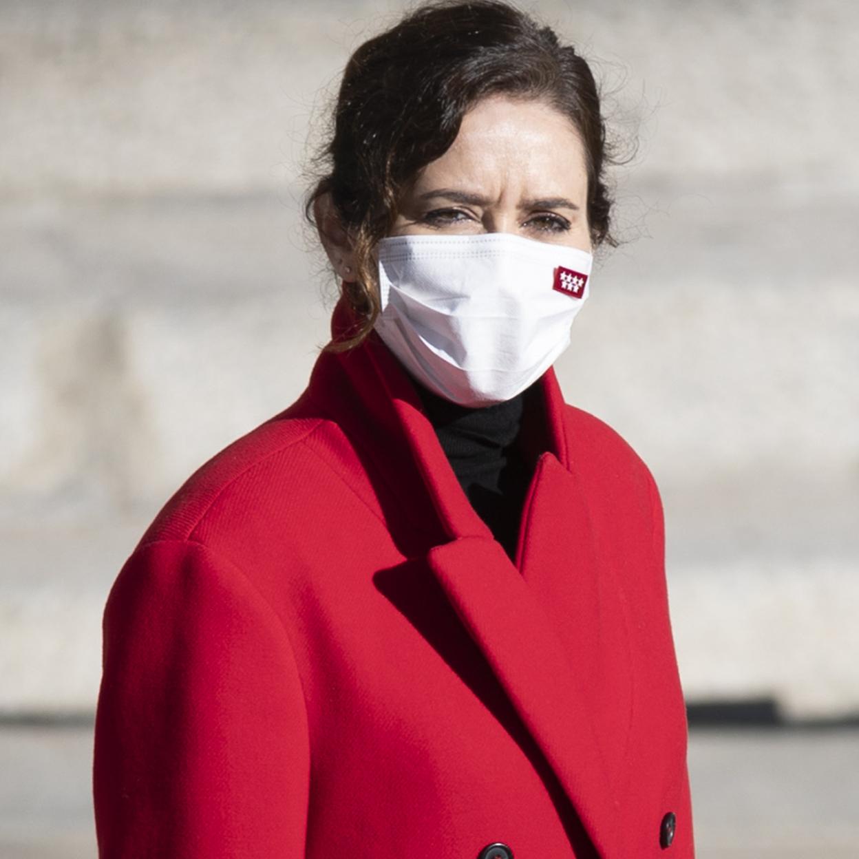 Pincha en la imagen para ver 11 abrigos bonitos y espectaculares que ya hemos fichado para comprarnos en rebajas.