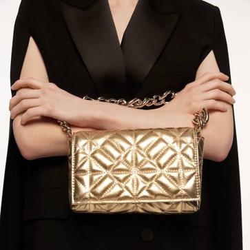 Imagen secundaria 1 - Los bolsos de fiesta más bonitos y sofisticados que necesitas para elevar tu look de forma fácil