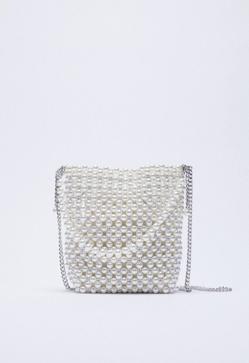 Imagen secundaria 2 - Los bolsos de fiesta más bonitos y sofisticados que necesitas para elevar tu look de forma fácil