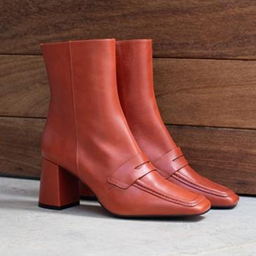 Imagen secundaria 1 - Las botas tipo mocasín, la original tendencia que ya ha llegado a Sfera y Mango (y a la que no te vas a poder resistir)