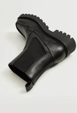 Imagen secundaria 2 - Las botas tipo mocasín, la original tendencia que ya ha llegado a Sfera y Mango (y a la que no te vas a poder resistir)