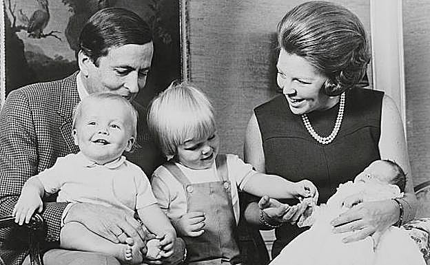 La pareja tuvo tres hijos, Guillermo, FRiso y Constantino.