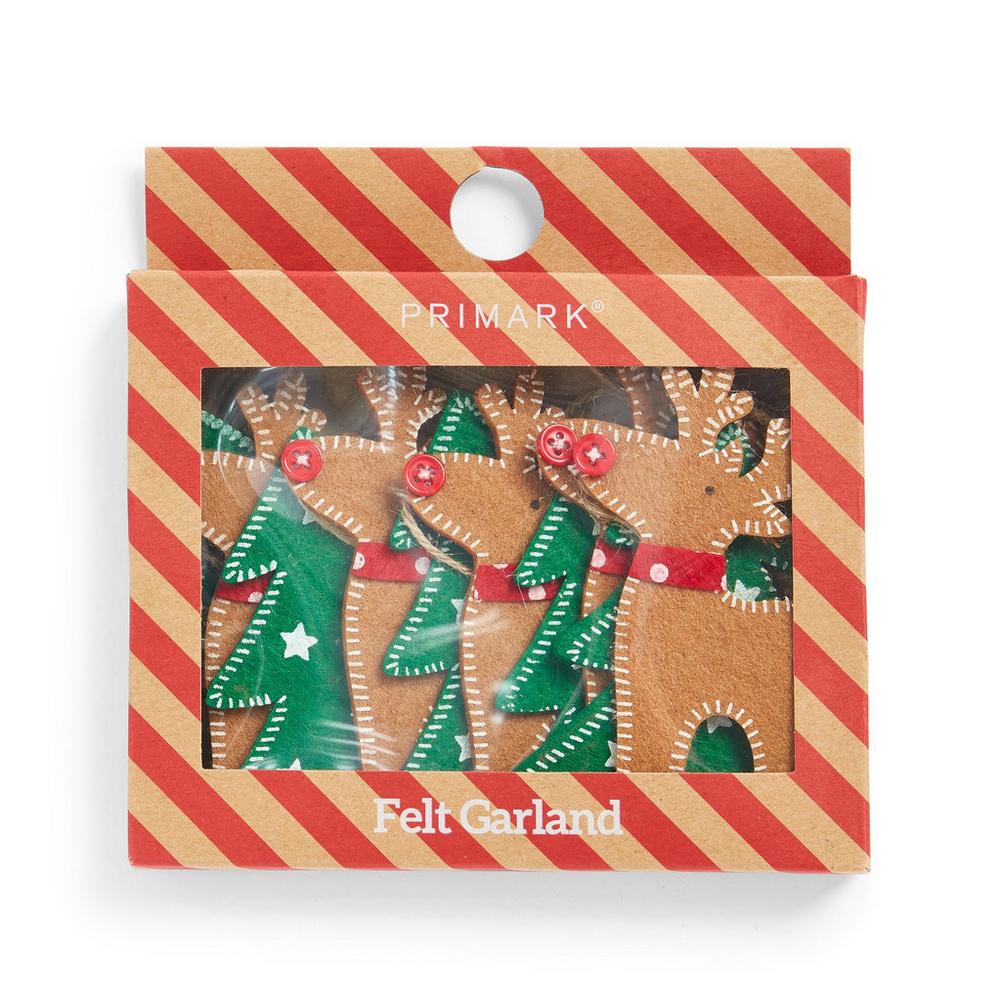 Esta guirnalda de fieltro con renos y abetos navideños cuesta 3 euros en Primark Home.