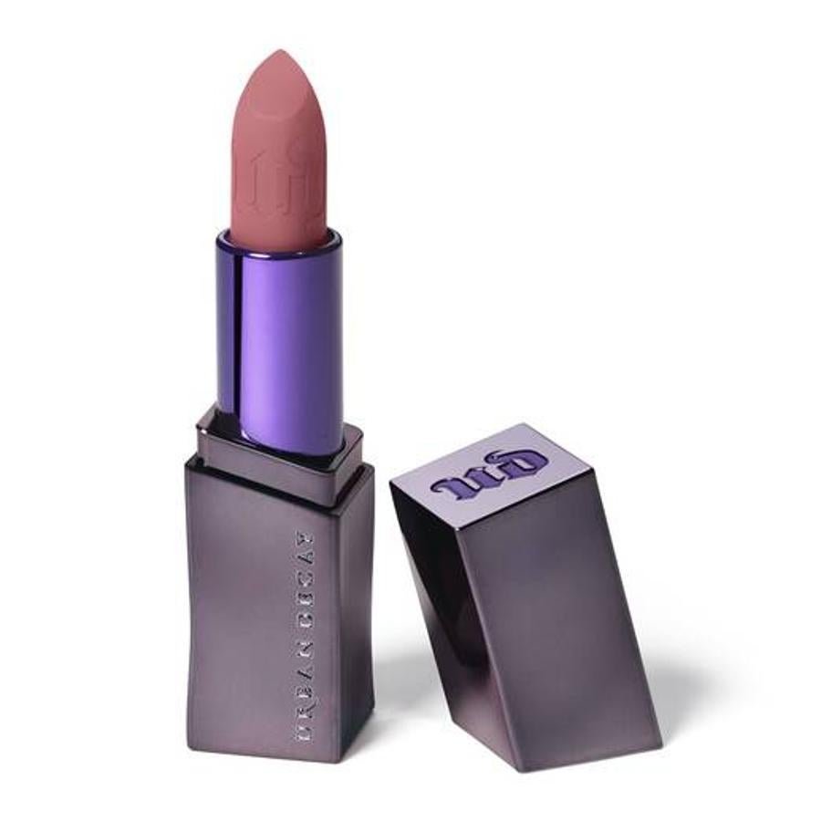 Con una amplia variedad de tonos, Vice Lipstick es un labial vegano, de larga duración y que pigmenta los labios con una sola pasada. Según la opción que escojas, están disponibles en acabado brillo, mate o crema. Además, su fórmula nutre e hidrata los labios gracias al aceite de aguacate y al aloe vera. (21 euros).