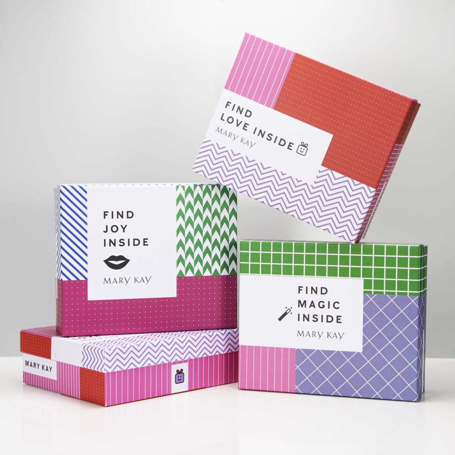 Mary Kay ha diseñado distintos cofres navideños para sorprender a toda la familia. Cuidado de la piel, maquillaje e incluso una opción pensada para hombres son las opciones de la firma para estas fiestas. Además, te permite opciones de personalización. 