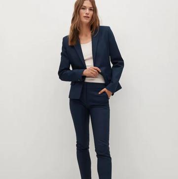 Imagen secundaria 1 - Estos trajes de Mango no llegan a los 70 euros: las blazer cuestan 39.99 euros y los pantalones, entre 25.99 y 29.99 euros.
