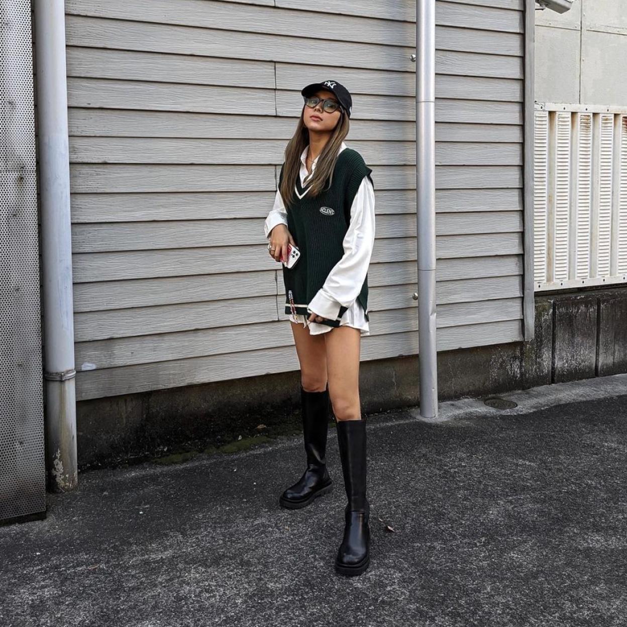 El chaleco de punto cropped de Pull&Bear que viene en tres colores y es perfecto para tus looks con vaqueros y camisa blanca