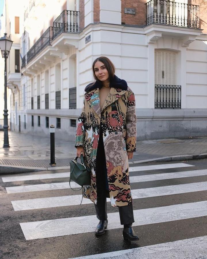 Las influencers también han dado el sí a esta colección y ya han hecho propuestas de looks perfectos con algunos de estos abrigos. Erea Louro ha sido una de ellas, que se ha decantado por Cosmic.