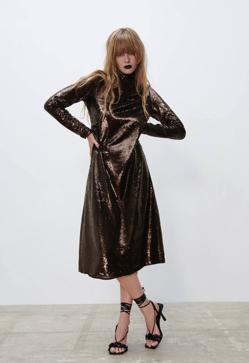 Imagen secundaria 2 - Estos son los vestidos de punto con lentejuelas que mejor sientan para ir cómoda, calentita y estilosa estas fiestas