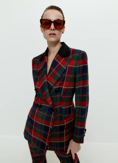 Imagen - La americana con estampado de cuadros combina el rojo con el verde