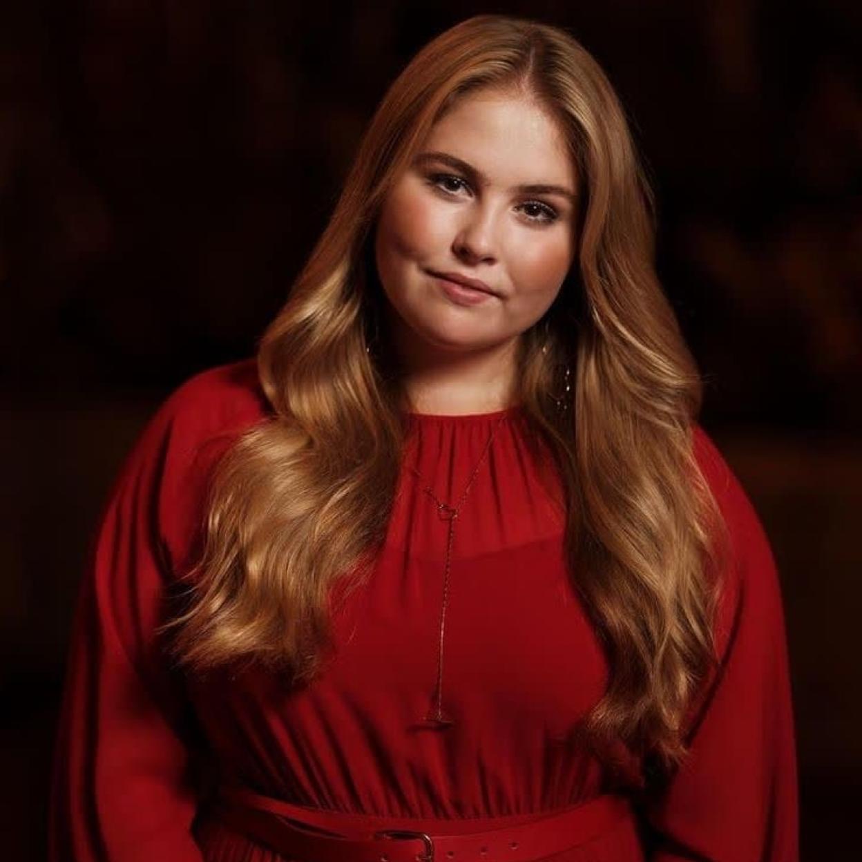 Si quieres ver los mejores looks de la princesa Catalina Amalia pincha en la imagen