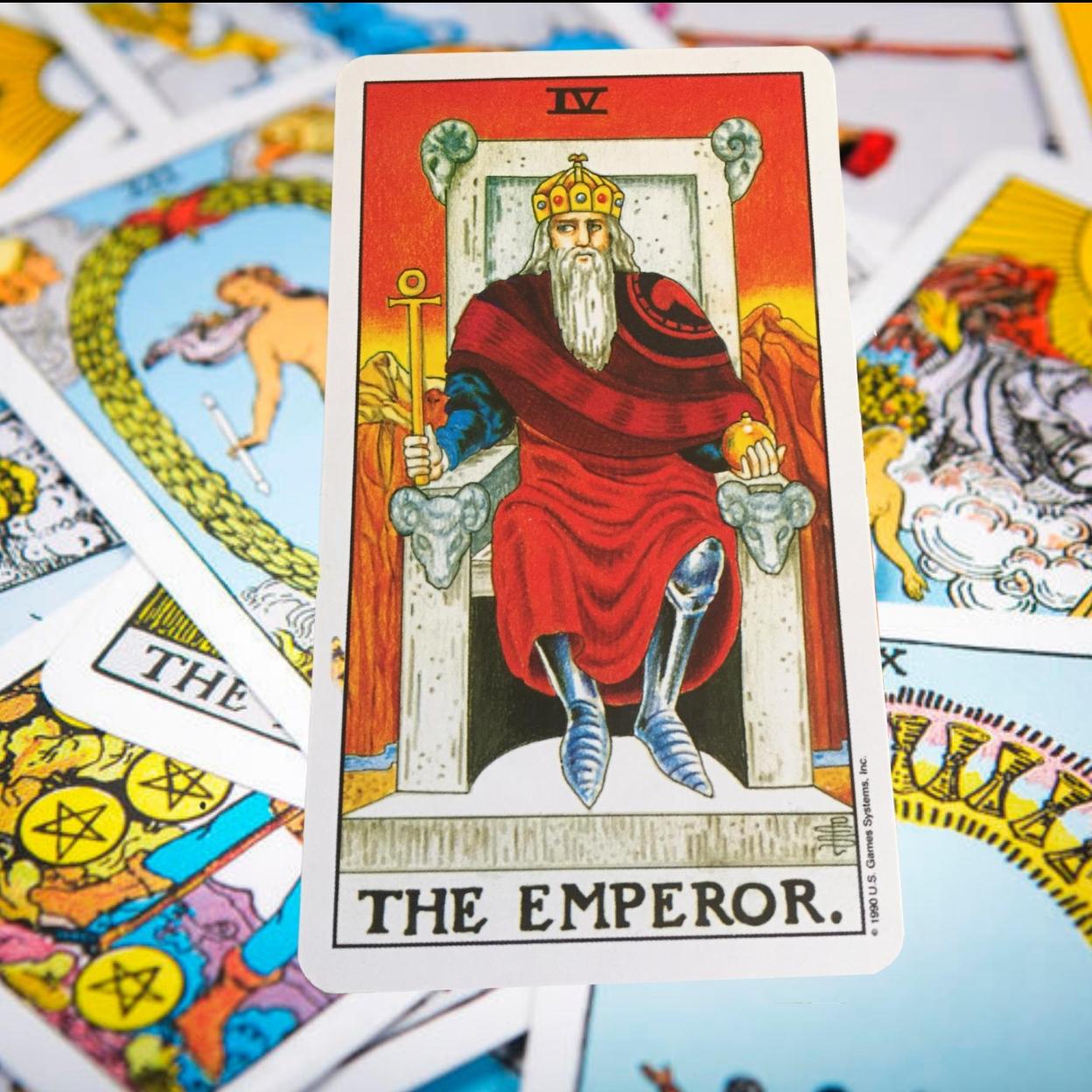 La carta del tarot de la semana: el Emperador (arcano IV) aterriza en tu vida para darte la fuerza de voluntad que necesitas para alejarte del roscón (hasta el 6 de enero, por favor)