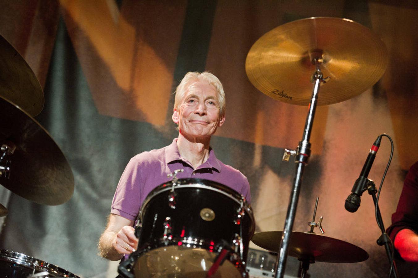 Charlie Watts, el batería de The Rolling Stones fallecía a los 80 años en paz en un hospital de Londres el 24 de agosto rodeado de su familia.