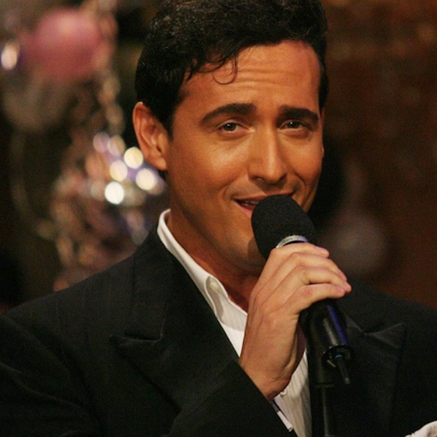 Pincha en la foto para ver personajes públicos que han dado positivo por coronavirus, como el cantante J Balvin. 