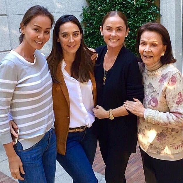 Quién es Joanna Preysler: igual de famosa que su prima Tamara, influencer, galerista y con una infancia trágica marcada por la muerte de su padre