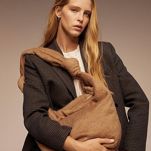 Imagen principal - Bolsos grandes, cómodos, prácticos, elegantes y perfectos que tienes que tener ya fichados para las rebajas