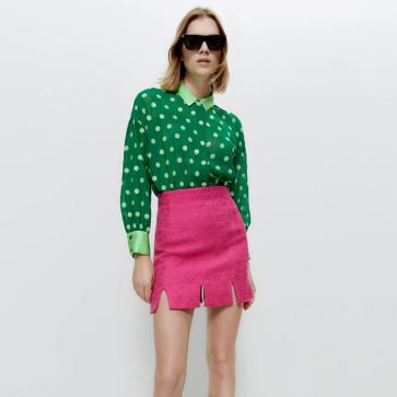 Imagen secundaria 1 - Las camisas y blusas más bonitas, originales y elegantes que mejoran looks con vaqueros de diario