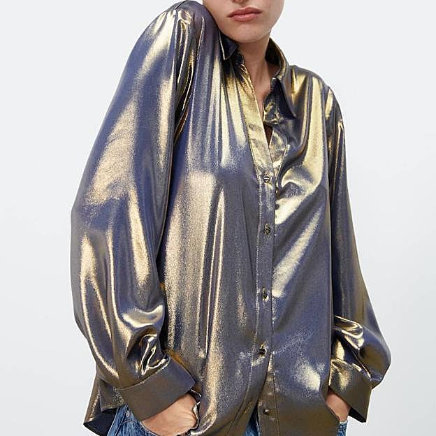 Imagen principal - Las camisas y blusas más bonitas, originales y elegantes que mejoran looks con vaqueros de diario