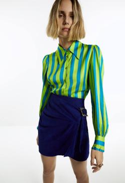 Imagen secundaria 2 - Las camisas y blusas más bonitas, originales y elegantes que mejoran looks con vaqueros de diario