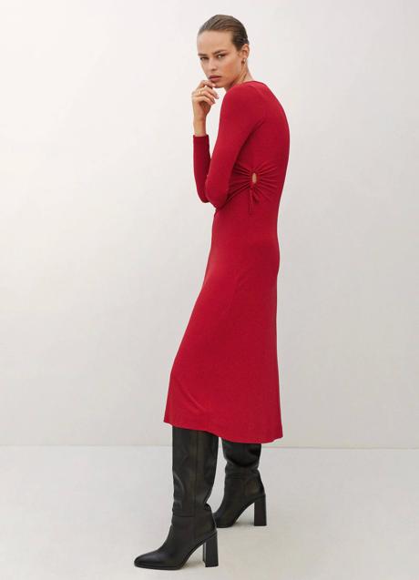 Imagen - El modelo de Mango tiene un cordón para ajustar las aberturas