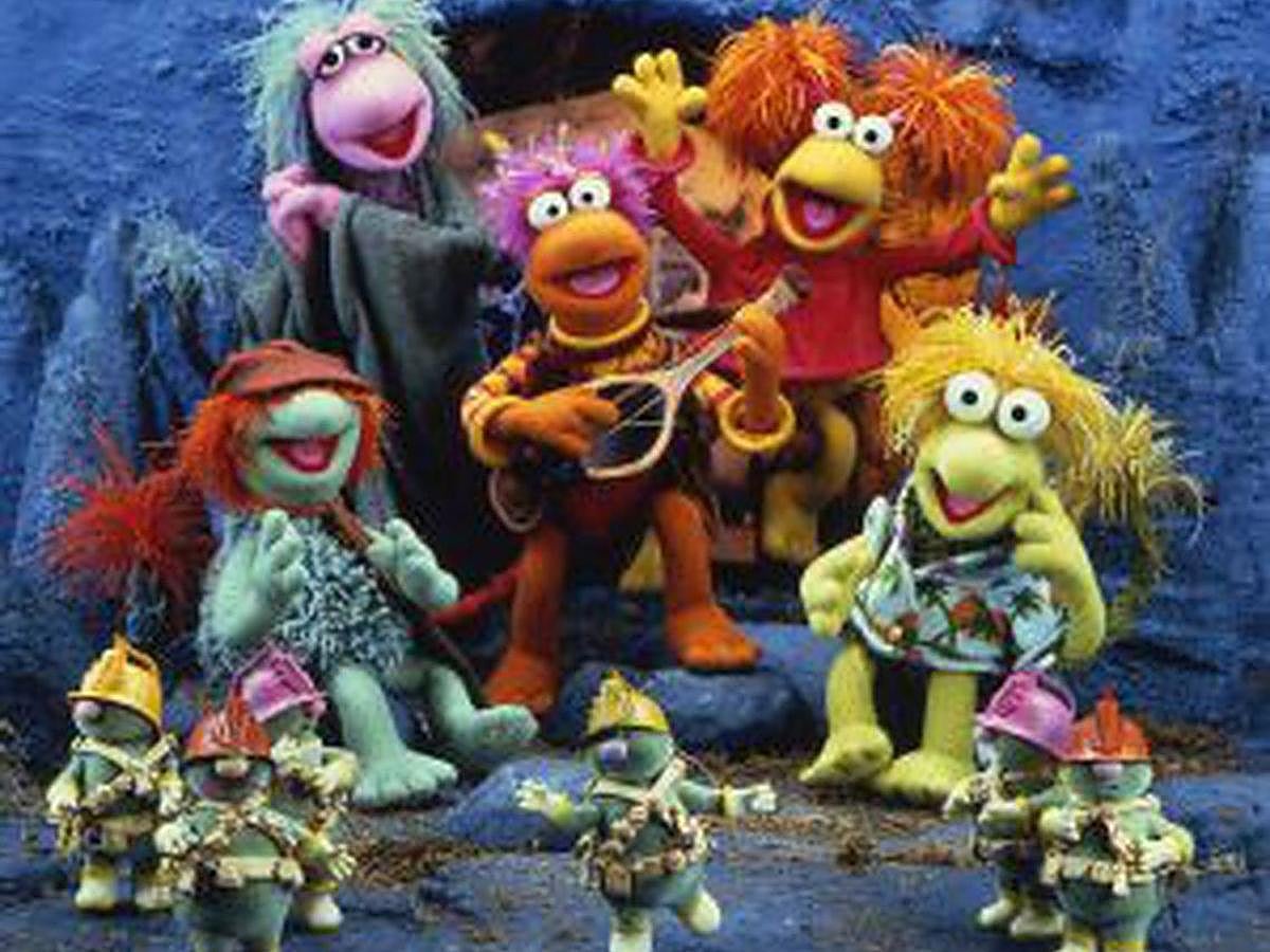 Los Fraguel de Jim Henson, amantes de la música y la diversión, están de vuelta en esta serie de 13 episodios. Gobo, Musi, Rosi, Dudo, Bombo, el tío viajero Matt y nuevos amigos viven aventuras que hablan de la magia que existe en celebrar y cuidar de nuestro mundo interconectado.