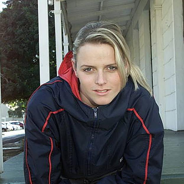 Con 17 años abandonó los estudios y siguió nadando.